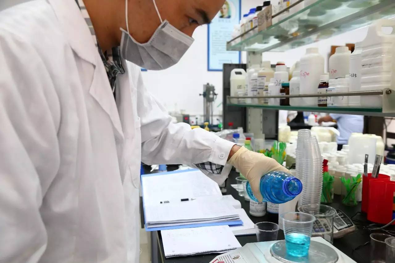 廣州消泡劑：中聯(lián)邦洗衣液用消泡劑，助力低泡洗衣液研發(fā)