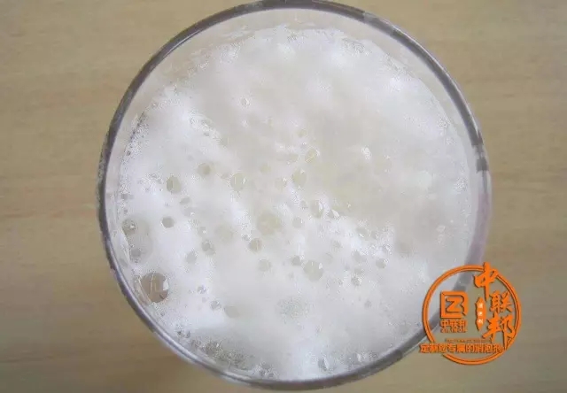 使用酒精發(fā)酵消泡劑，白酒投料率可快速上升
