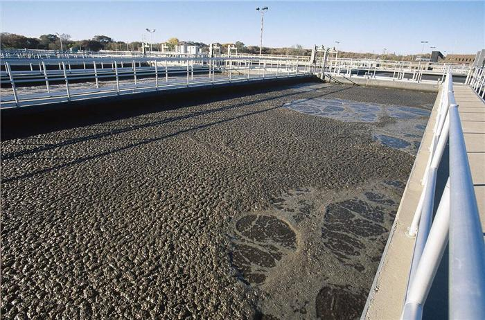 為曝氣池污水處理保駕護航的生化水處理消泡劑