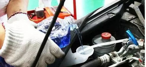 玻璃水消泡劑在汽車行業(yè)里應(yīng)用