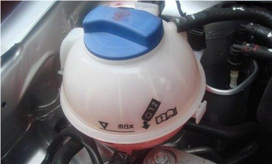 汽車?yán)鋮s液消泡劑應(yīng)用場(chǎng)景.png